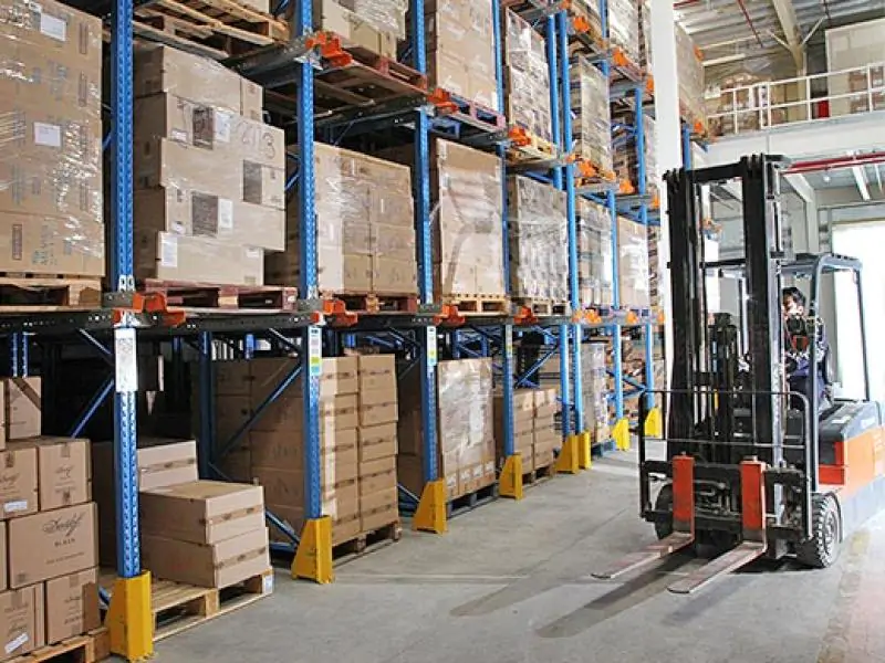 مستودع تخزين عفش