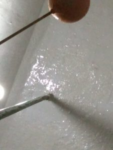 معالجة تسربات المياه من الخزان