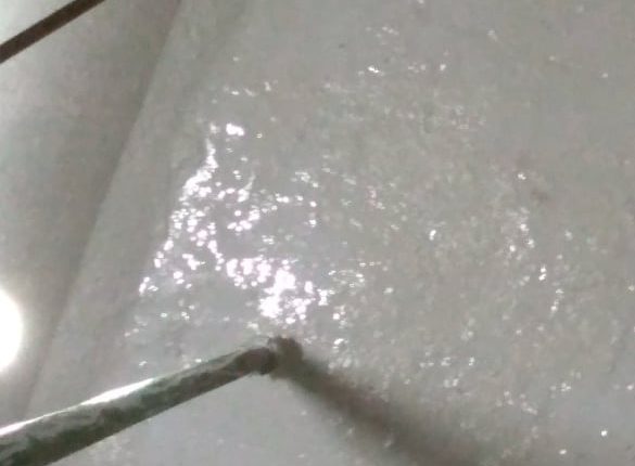 معالجة تسربات المياه من الخزان