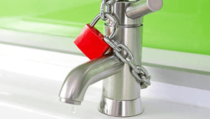 الأجهزة والتقنيات التي تستخدمها شركات كشف تسربات المياه دون تخريب