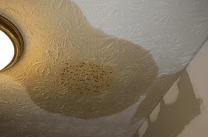 تسرب المياه من السقف