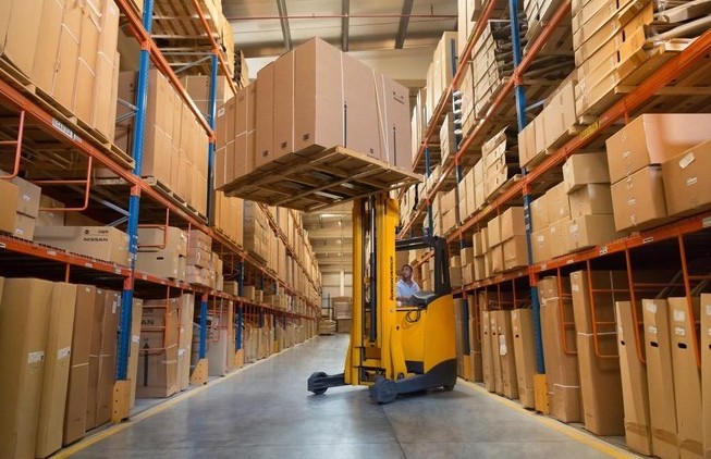 مستودع تخزين عفش