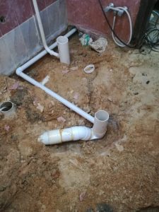 فحص تسربات المياه مع الاصلاح